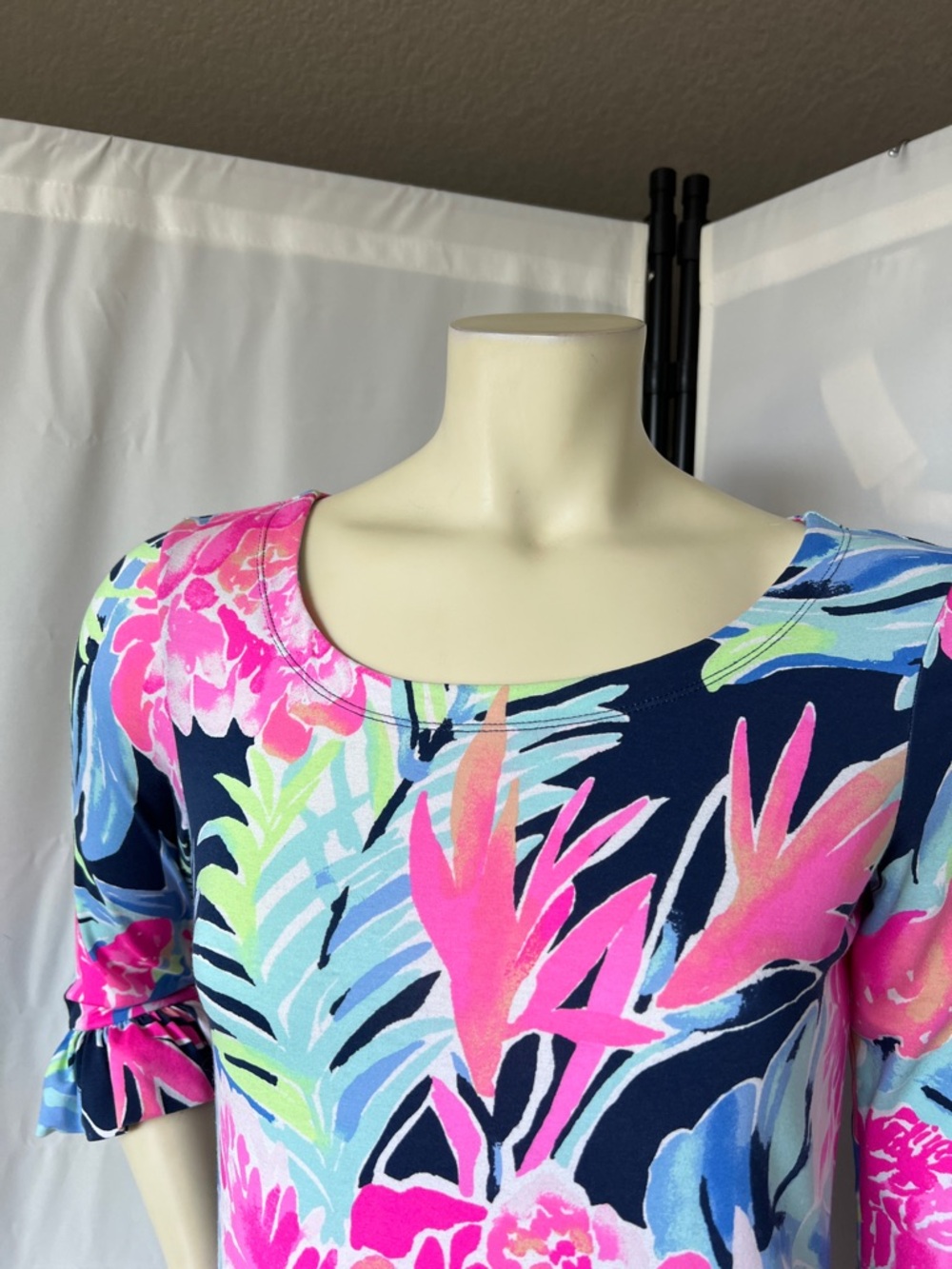 Lilly Pulitzer Sophie Ruffle Shift Dress in “High Tide Navy Tropicolada” print - Picture 2 of 7